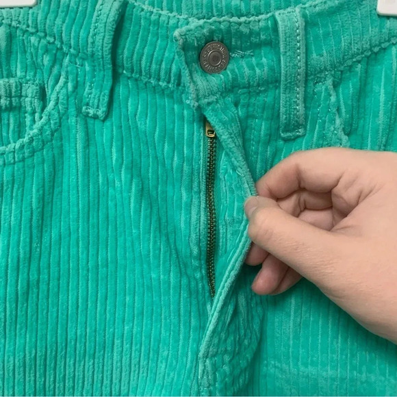 Levi’s Ribcage Straight Ankle Pants in Electric Green Corduroy Size 24 - Picture 5 of 16